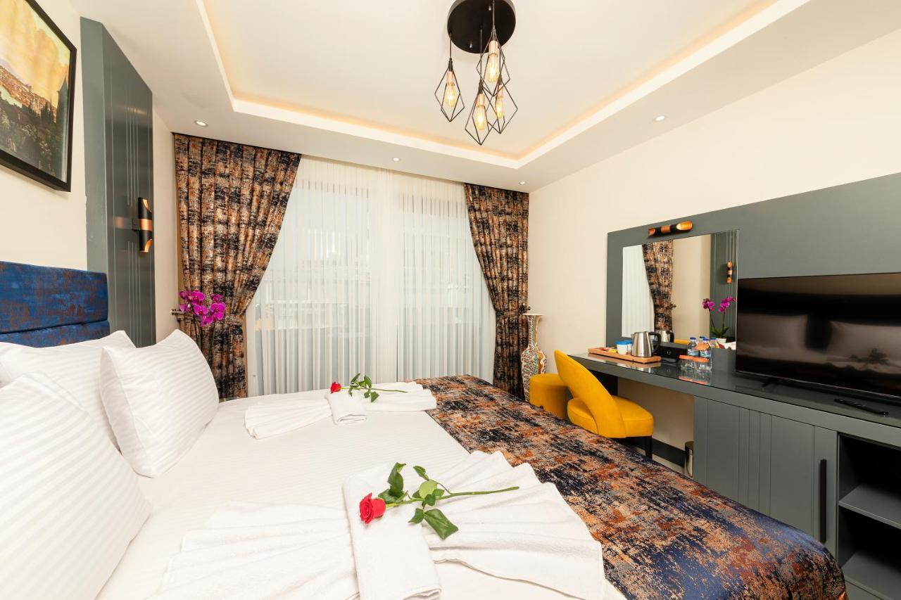 The Magnaura Palace Hotel Istanbul Bagian luar foto