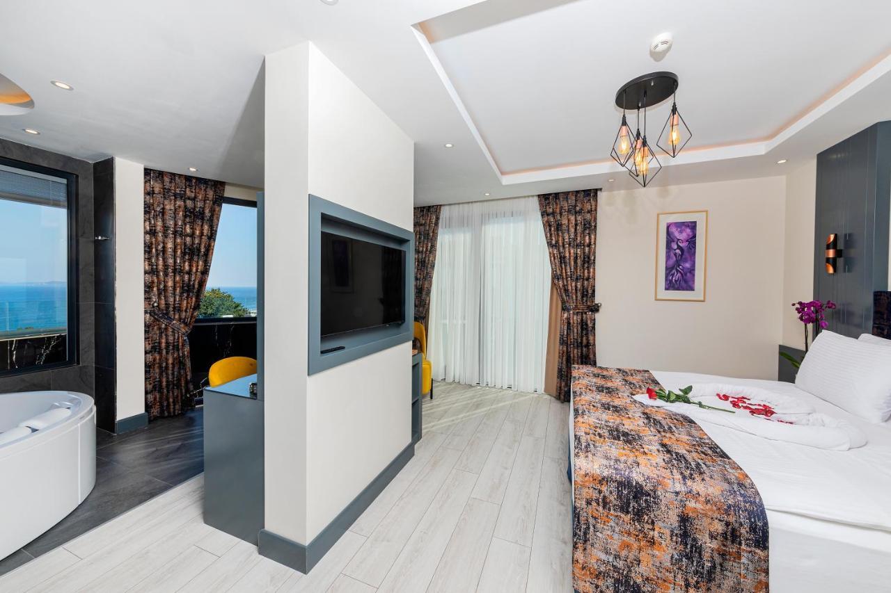 The Magnaura Palace Hotel Istanbul Bagian luar foto
