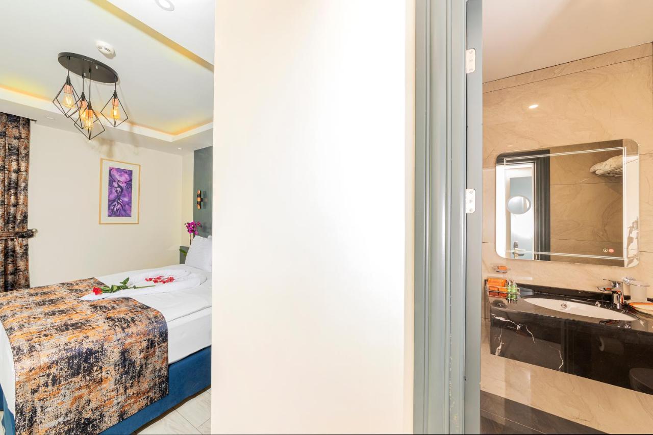 The Magnaura Palace Hotel Istanbul Bagian luar foto