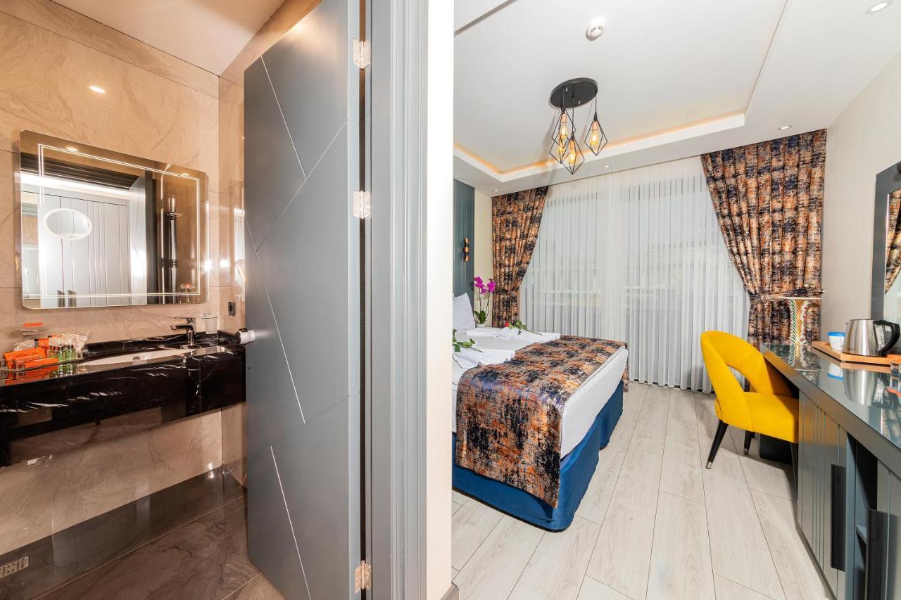 The Magnaura Palace Hotel Istanbul Bagian luar foto