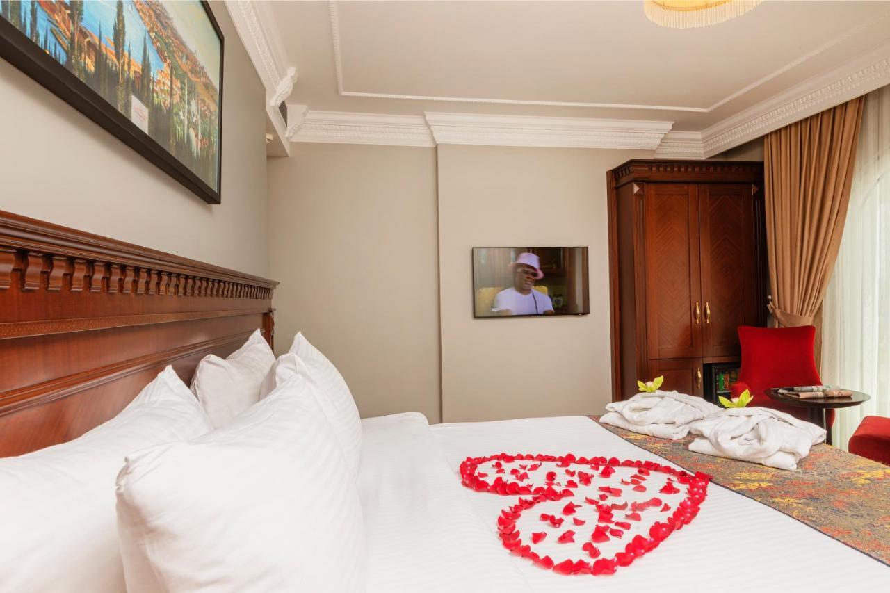 The Magnaura Palace Hotel Istanbul Bagian luar foto